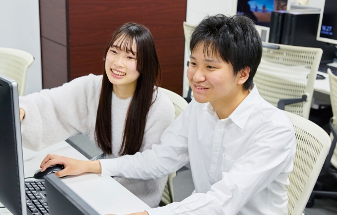 映像制作に合わせた制作環境で多彩な能力を磨いていく